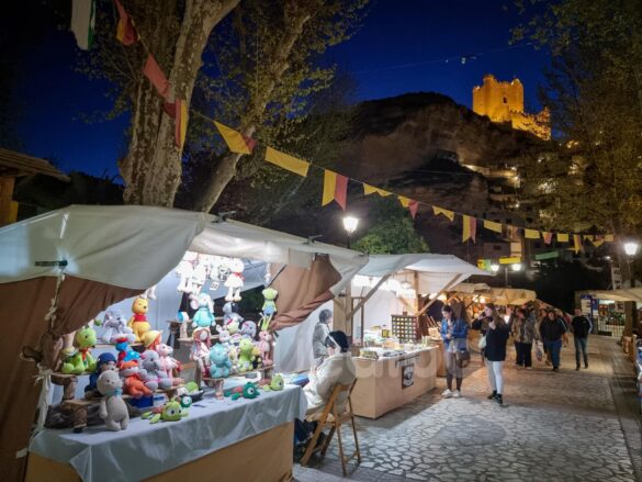 Pescador deportivo en el río Júcar, trucha arcoíris en Alcozarejos