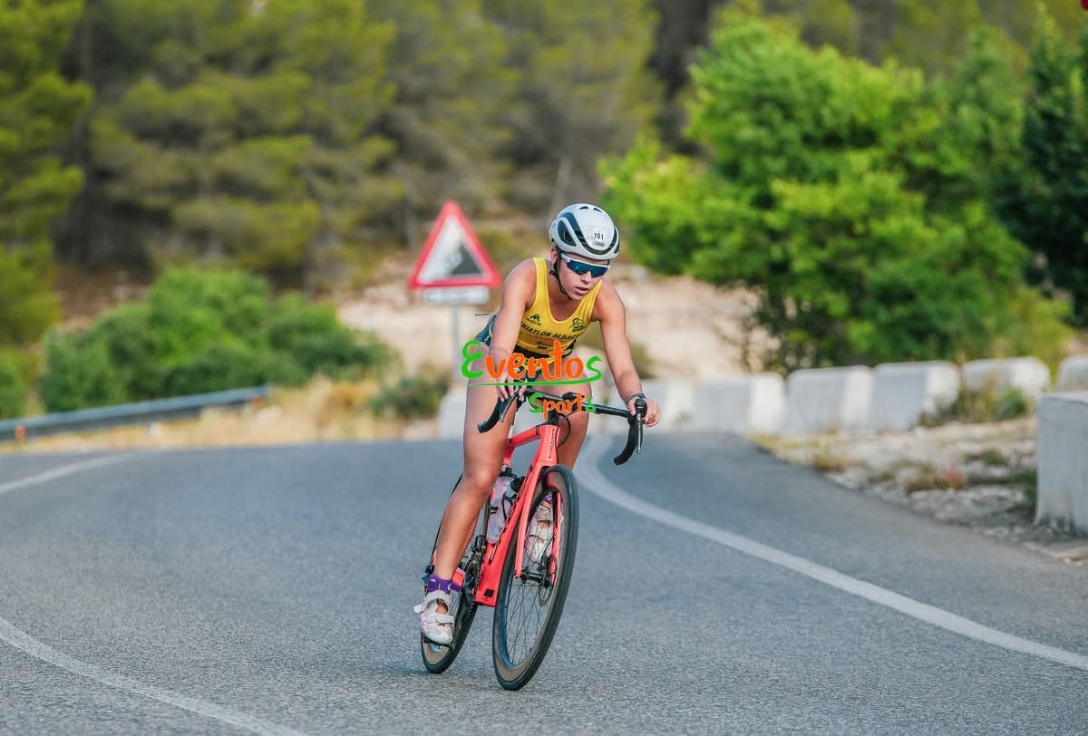 Carrera a pie Triatlón Alcalá del Júcar, subida al castillo
